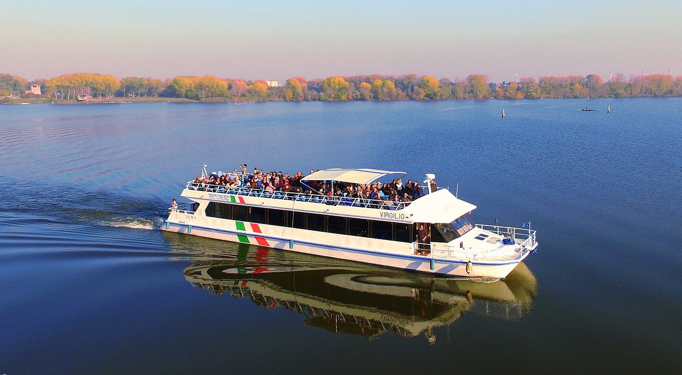 Motonavi Andes Negrini sui laghi di Mantova
